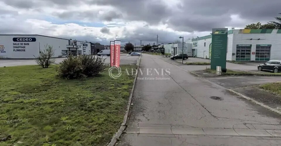 Location Commerce 655 m² - Photo 1