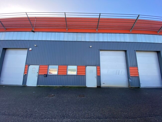 Location Local d'activités 140 m²