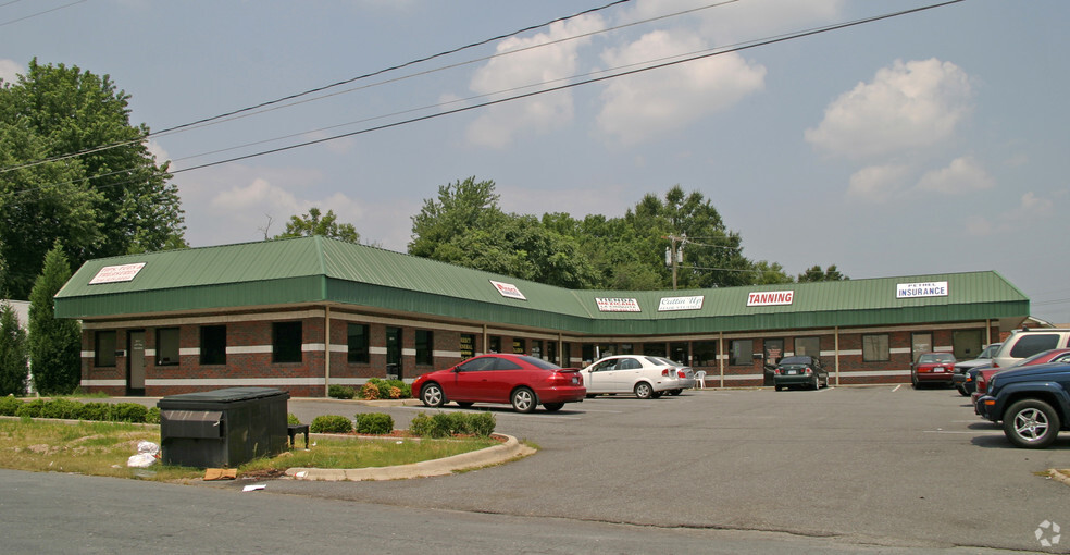 2001 N Cannon Blvd, Kannapolis, NC for rent - Building Photo - Image 3 of 11