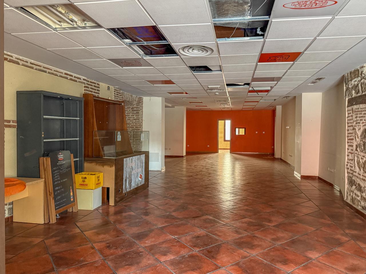 Retail in Ávila, Ávila to rent Interior Photo- Image 1 of 5