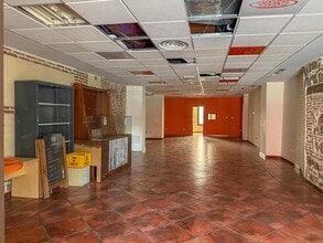 Retail in Ávila, Ávila to rent Interior Photo- Image 1 of 5