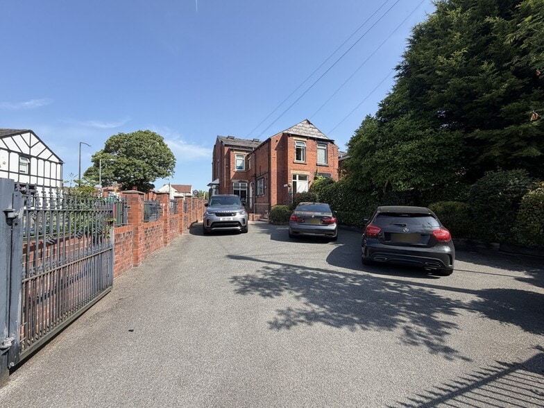 597-597A Chorley Old Rd, Bolton to rent - Building Photo - Image 2 of 2