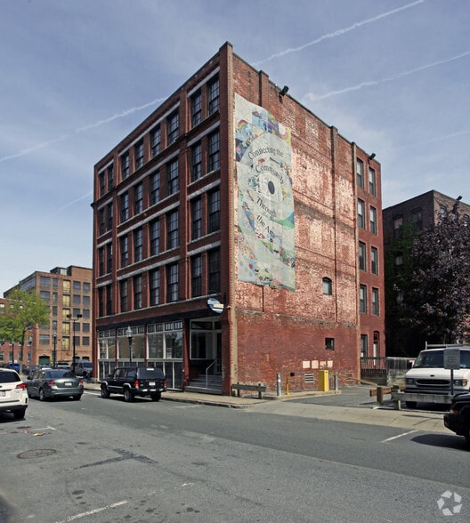 52 Wingate St, Haverhill, MA to rent - Primary Photo - Image 2 of 9