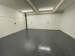 Shay Ln, Wilsden to rent Interior Photo- Image 2 of 3