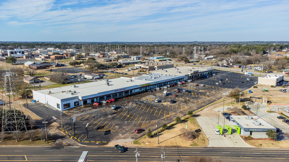 102-110 Midtown Dr, Kilgore, TX for rent - Building Photo - Image 1 of 35