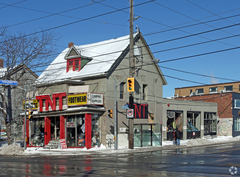 2938 Lake Shore Blvd W, Toronto, ON for sale - Primary Photo - Image 1 of 5