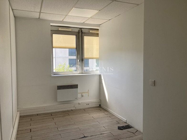 7 Rue Jean Mermoz, Versailles to rent - Interior Photo - Image 3 of 9
