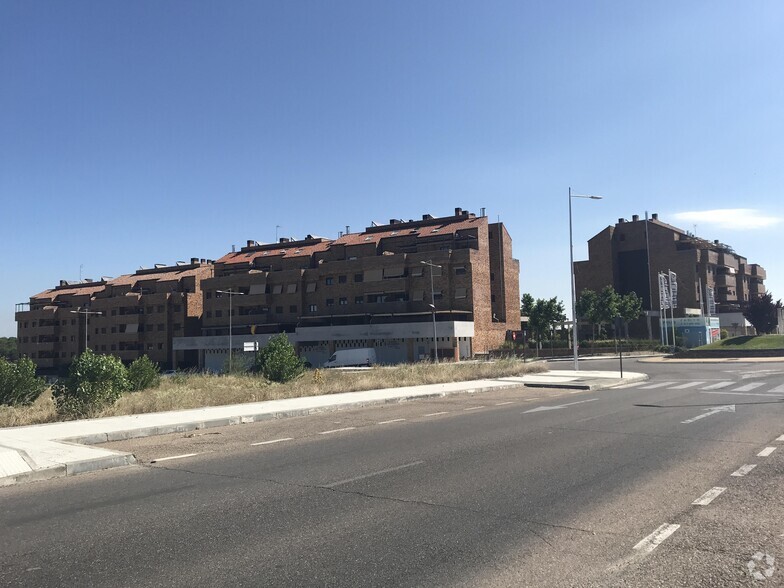 Calle Labrador, 1, Navalcarnero, Madrid for rent - Building Photo - Image 2 of 2