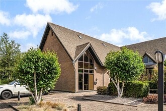 3rd Ave, Moreton In Marsh to rent Building Photo- Image 1 of 2