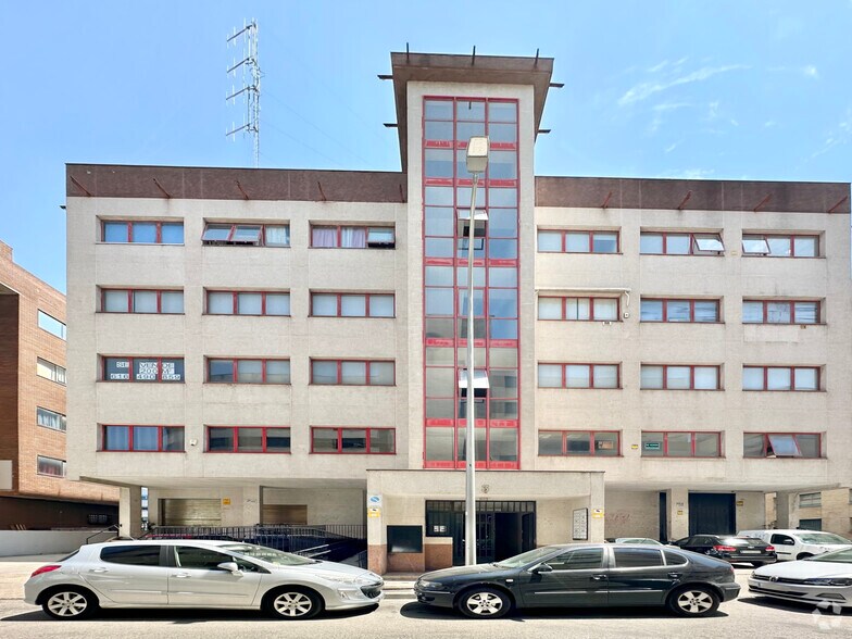 Nave y Local portfolio of 2 properties for sale on LoopNet.co.uk - Building Photo - Image 2 of 8