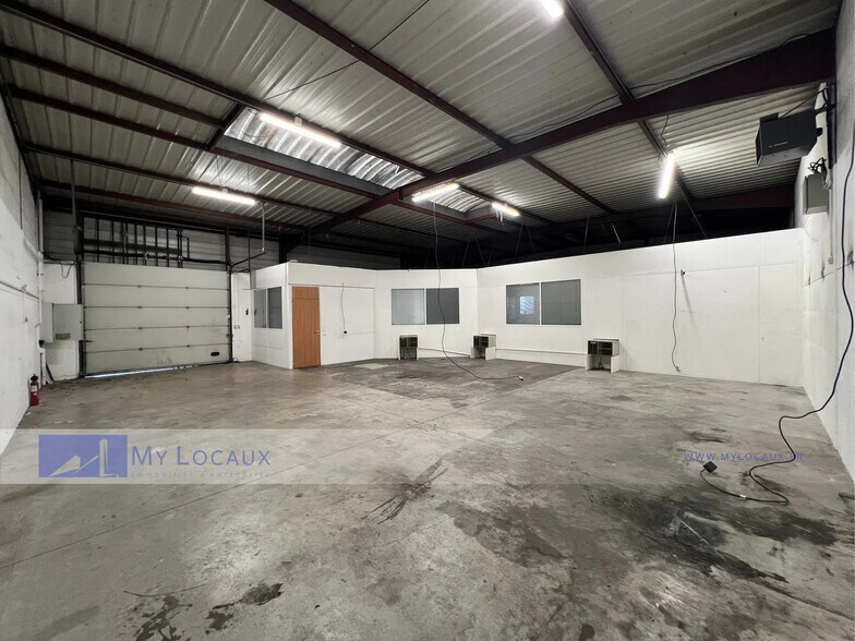Light Industrial in Le Blanc-Mesnil to rent - Interior Photo - Image 3 of 5