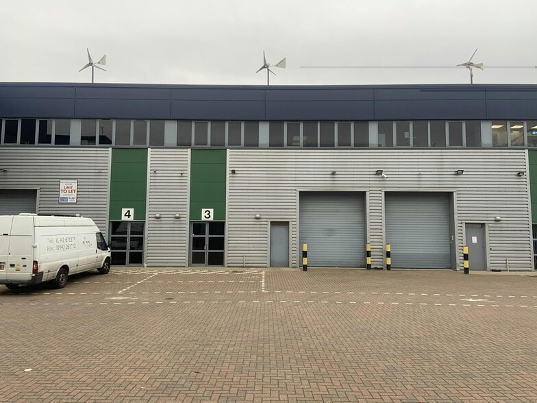 14 Wandle Way, Mitcham to rent - Building Photo - Image 2 of 10