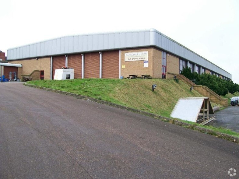 Former Robust UK Premises portfolio of 2 properties for sale on LoopNet.co.uk - Primary Photo - Image 1 of 2