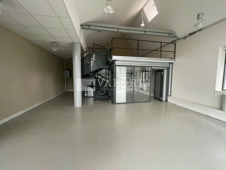 Office in Lyon to rent - Interior Photo - Image 1 of 5