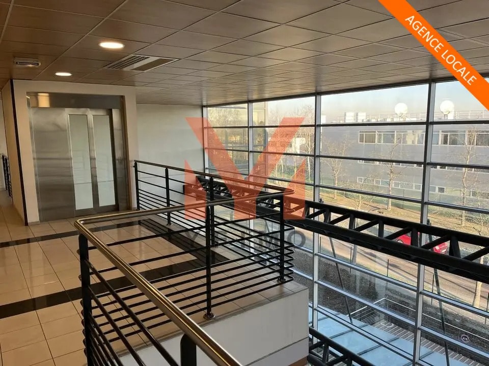 Location Bureaux 566 m² - Photo 1