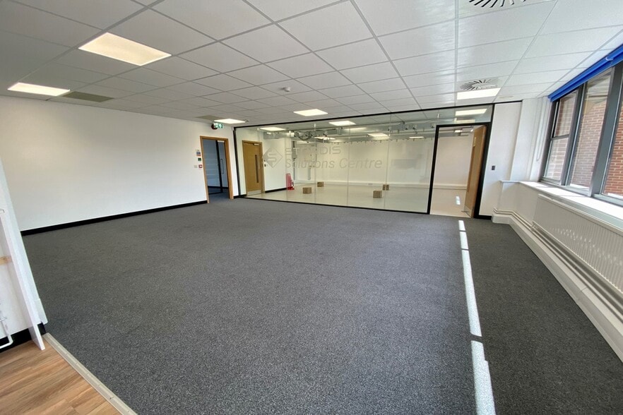 Barnett Way, Gloucester to rent - Interior Photo - Image 3 of 9