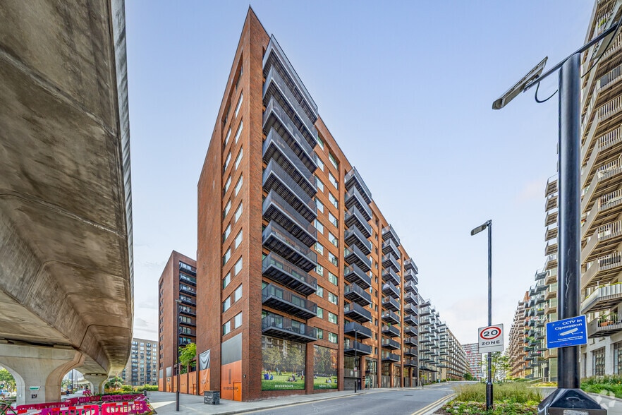 North Woolwich Rd, London to rent - Building Photo - Image 2 of 33