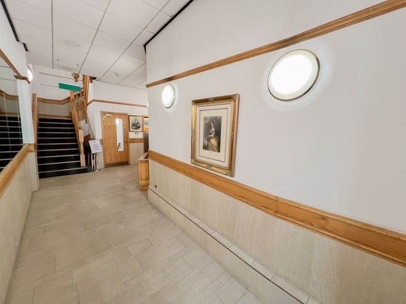 41-43 Victoria St, Douglas to rent Interior Photo- Image 1 of 27