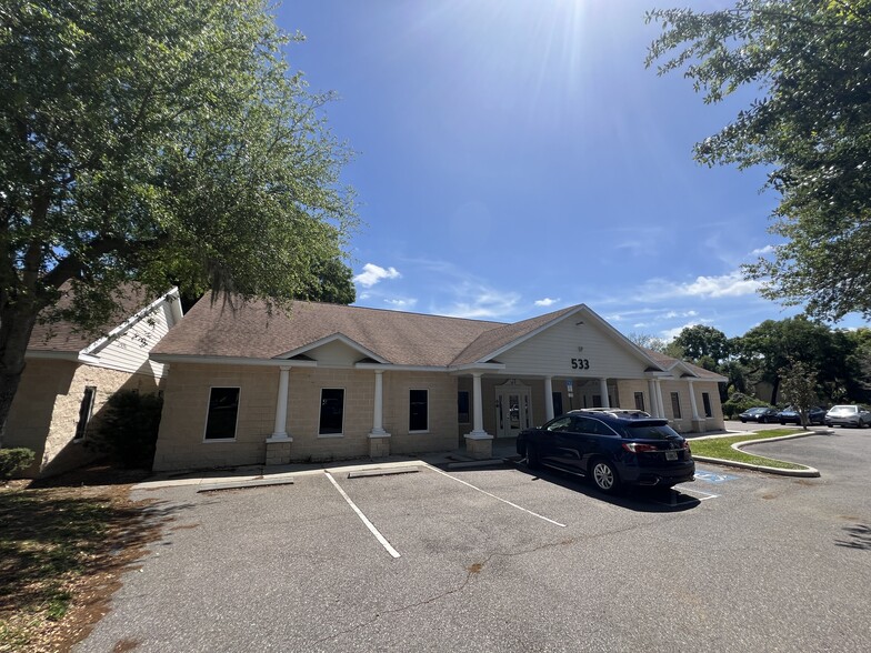 533 Medical Oaks Ave, Brandon, FL for rent - Building Photo - Image 2 of 17