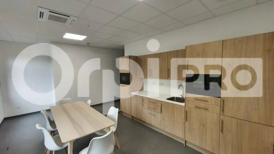 Light Industrial in Lisses to rent - Building Photo - Image 3 of 13