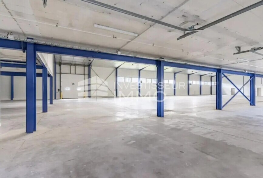 Light Industrial in Bezons to rent - Interior Photo - Image 2 of 8