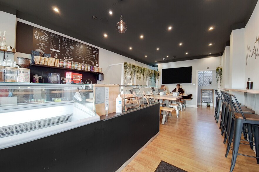 23 Manor Rd, Wallington to rent - Building Photo - Image 3 of 12