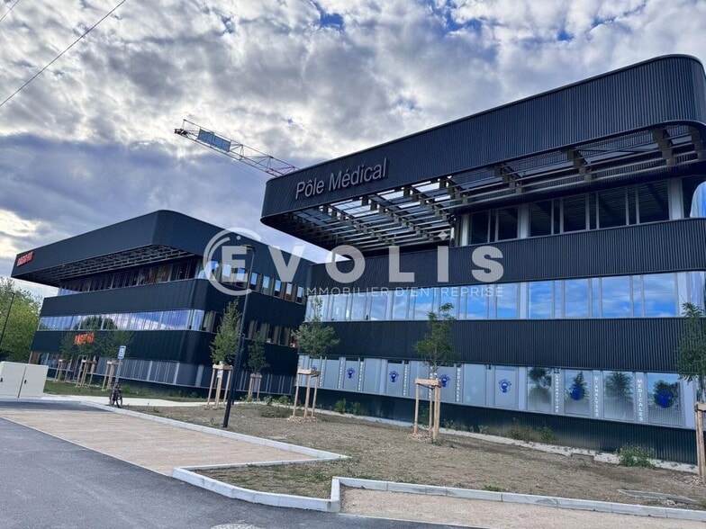 Office in Saint-Maurice-de-Beynost for sale - Building Photo - Image 2 of 4