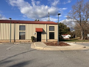 1816 N Bridge St, Elkin, NC for rent Building Photo- Image 2 of 17