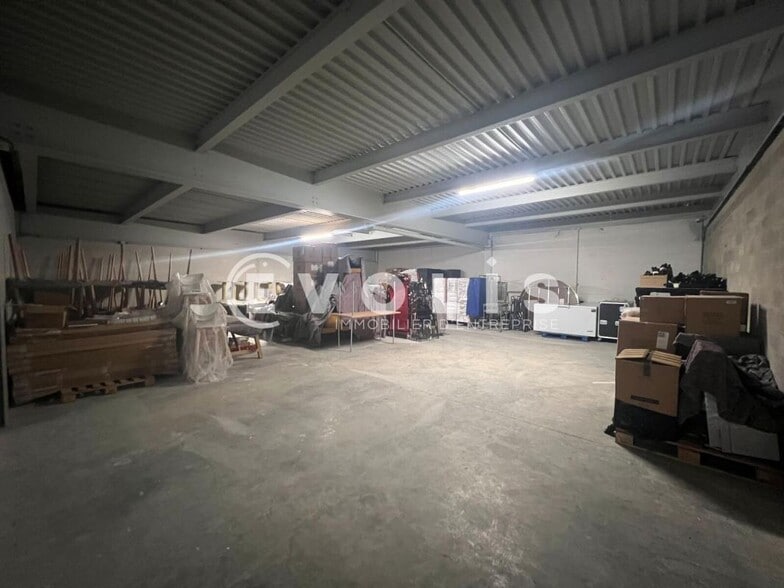 Light Industrial in Neuilly-Plaisance to rent - Interior Photo - Image 2 of 8