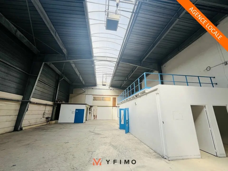 Location Entrepôt 774 m² - Photo 1