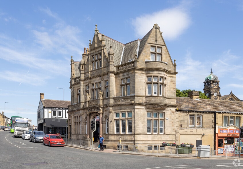 2 Lidget Hl, Pudsey to rent - Building Photo - Image 1 of 2