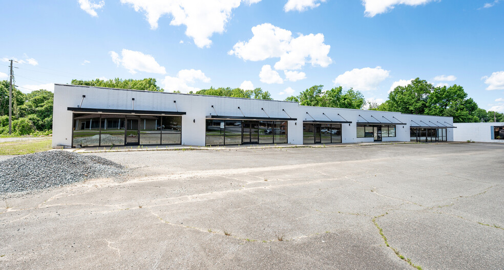 711-719 N Madison Blvd, Roxboro, NC for rent - Building Photo - Image 1 of 11