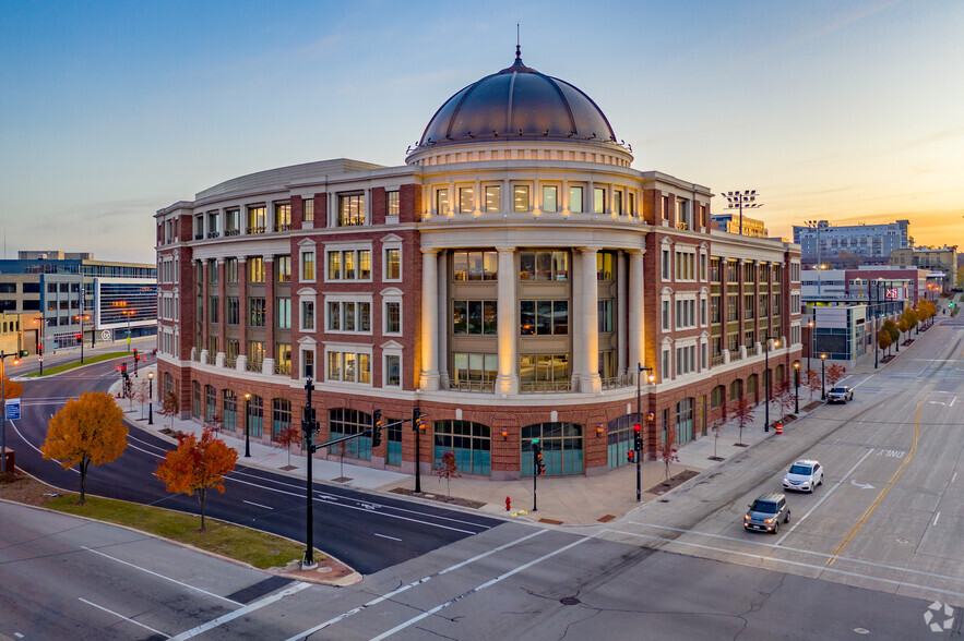 1400 N Water St, Milwaukee, WI for rent - Building Photo - Image 1 of 8