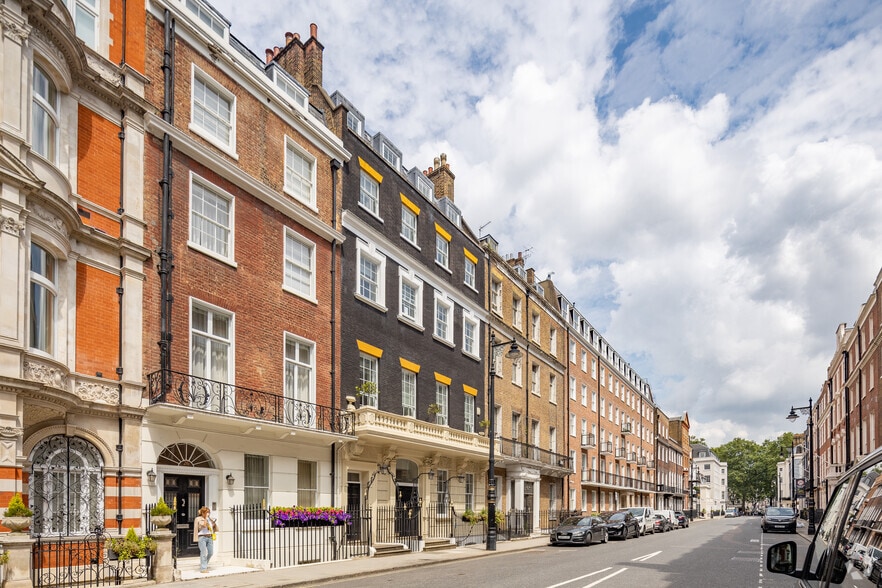 22 Hill St, London to rent - Building Photo - Image 3 of 3