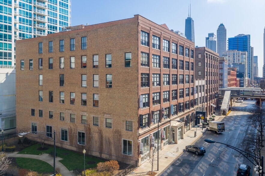 314 W Superior St, Chicago, IL for rent - Building Photo - Image 1 of 12