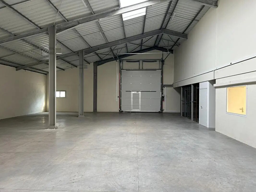Light Industrial in Pessac to rent Interior Photo- Image 1 of 10
