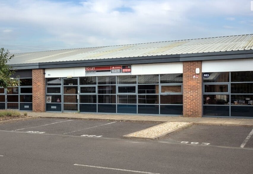 882 Plymouth Rd, Slough to rent - Building Photo - Image 2 of 20