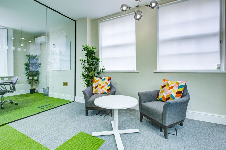 20 Broad St, Wokingham to rent - Interior Photo - Image 3 of 11