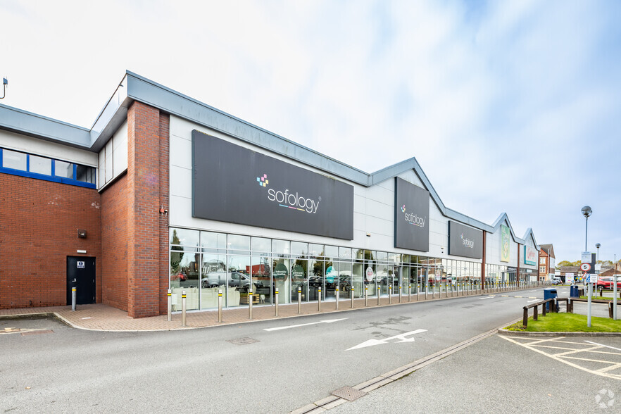 Pinners Brow Retail Park, Warrington for rent - Building Photo - Image 2 of 4