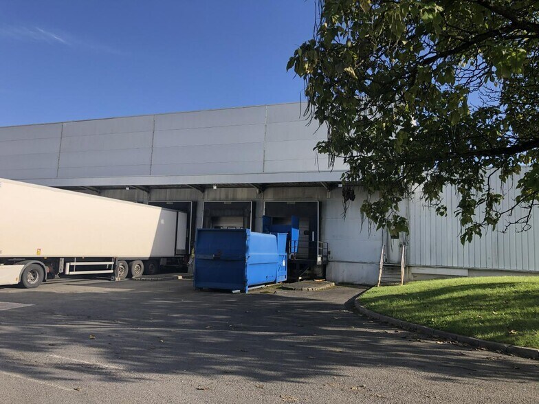 Industrial in Tremblay-en-France to rent - Building Photo - Image 3 of 10