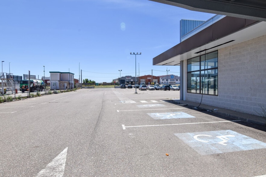 Carretera Tordesillas, 15 F, Toro, Zamora to rent - Building Photo - Image 3 of 3