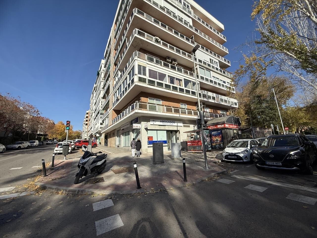 Office / Retail in Madrid, Madrid to rent Primary Photo- Image 1 of 3