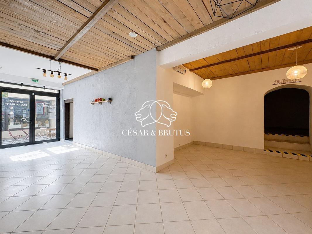 5 Rue Jean Jacques Rousseau, Vienne for sale Interior Photo- Image 1 of 7