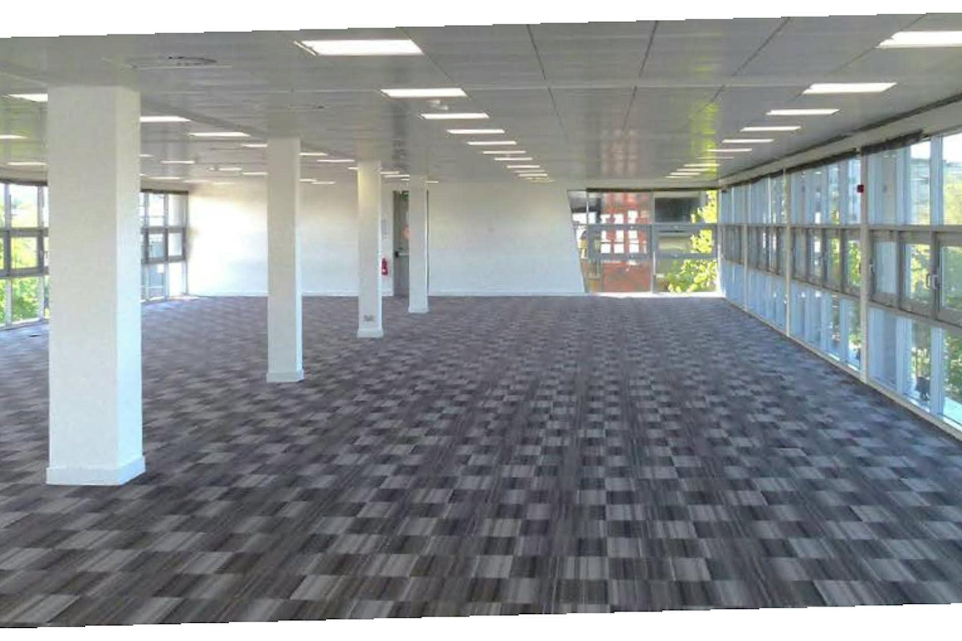 High St, Crawley to rent Interior Photo- Image 1 of 2