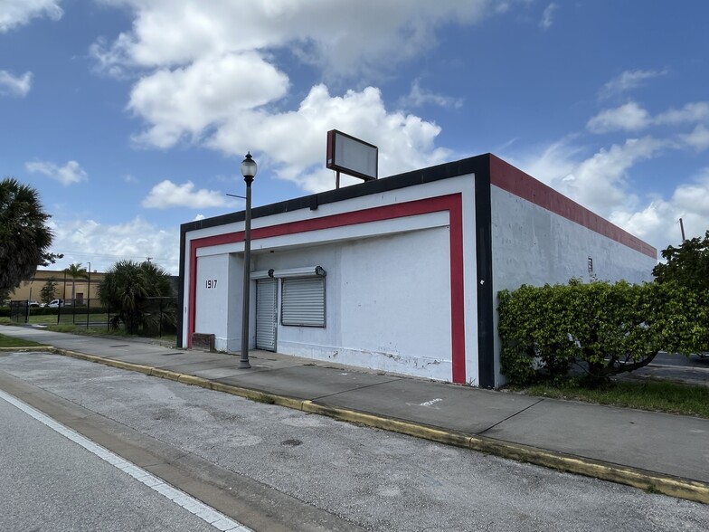 1917 N Dixie Hwy, West Palm Beach, FL for rent - Building Photo - Image 2 of 40