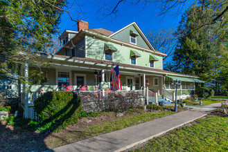 136 N Dougherty St, Black Mountain, NC for sale Building Photo- Image 1 of 1