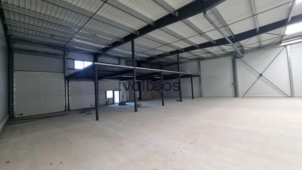 Location Local d'activités 915 m² à 1 843 m² - Photo 1