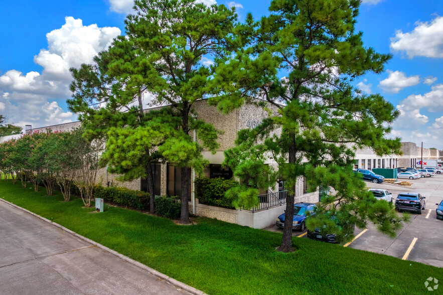 4647 Pine Timbers St, Houston, TX for rent - Primary Photo - Image 1 of 3