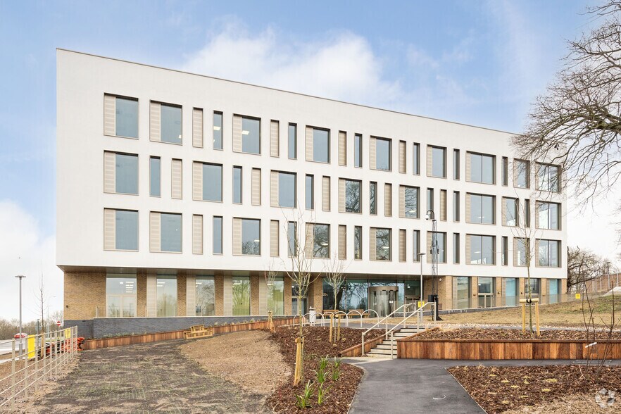 Nesfield Rd, Colchester to rent - Primary Photo - Image 1 of 14