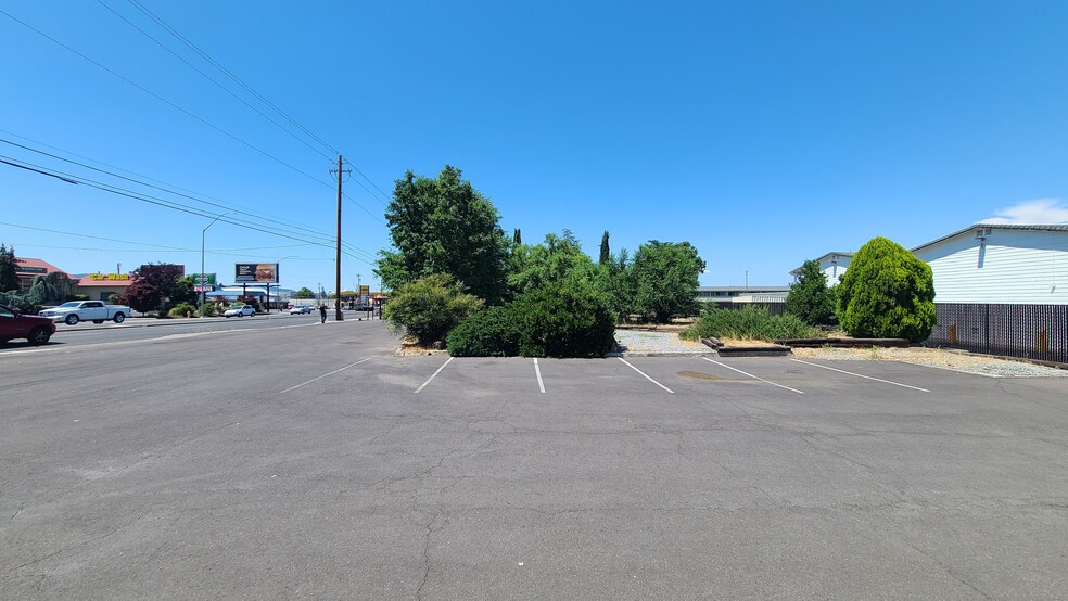 1015 S Riverside Ave, Medford, OR for sale - Building Photo - Image 1 of 1